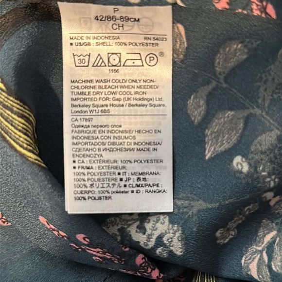 3/$25 Banana Republic floral blouse - Picture 8 of 8